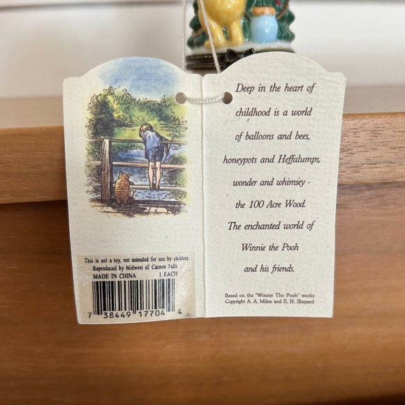 Classic Pooh Midwest of Cannon Falls Porcelain Hinged Box - Picture 6 of 10